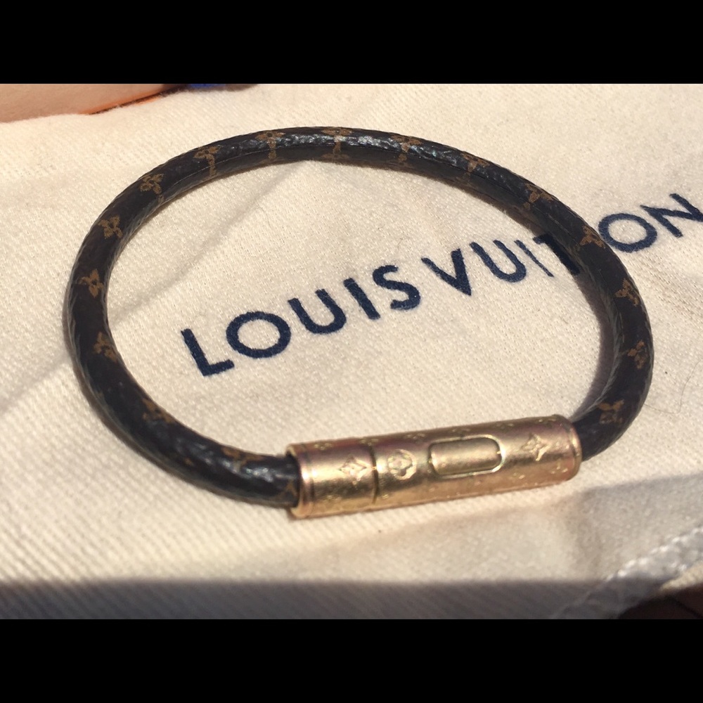 Louis Vuitton Confidential Bracelet Size 19